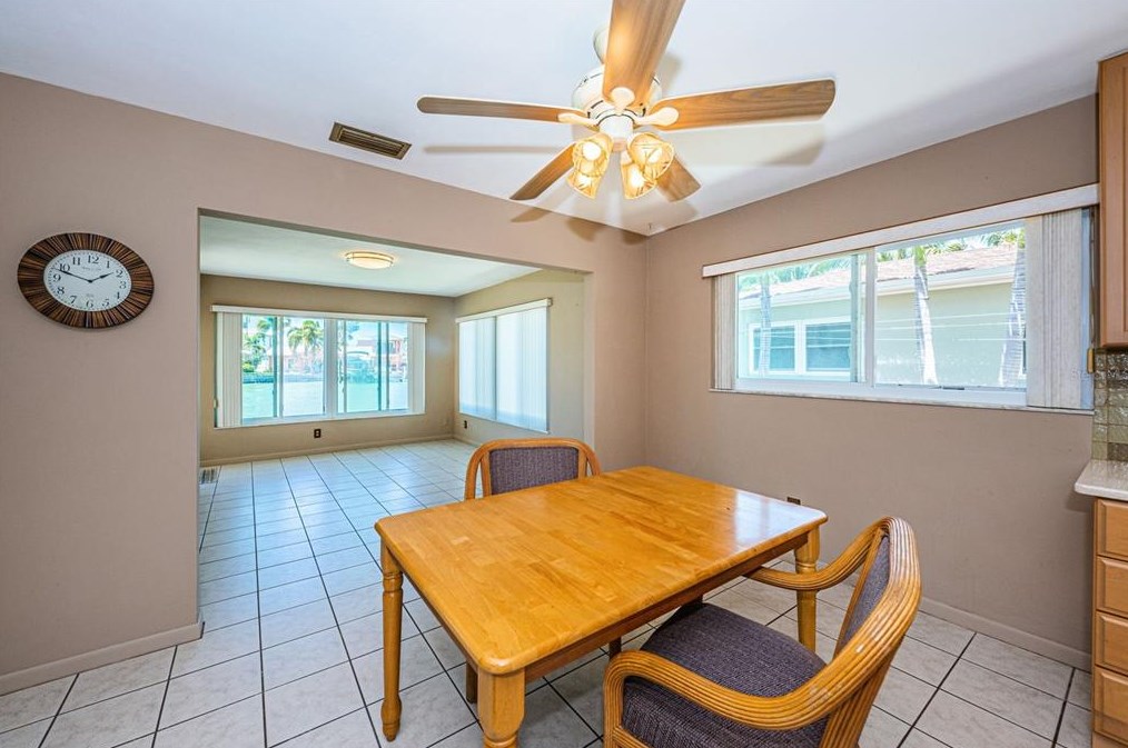 15922 Redington Dr, Saint Petersburg FL  33708-1746 exterior