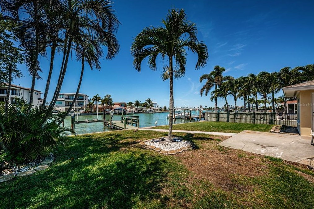 15922 Redington Dr, Saint Petersburg FL  33708-1746 exterior