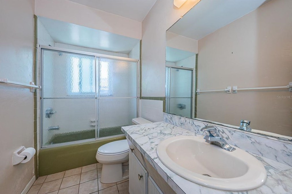 15922 Redington Dr, Saint Petersburg FL  33708-1746 exterior