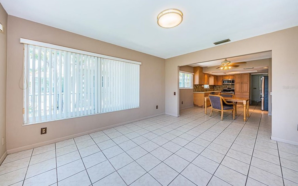 15922 Redington Dr, Saint Petersburg FL  33708-1746 exterior
