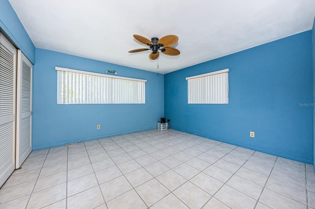 15922 Redington Dr, Saint Petersburg FL  33708-1746 exterior