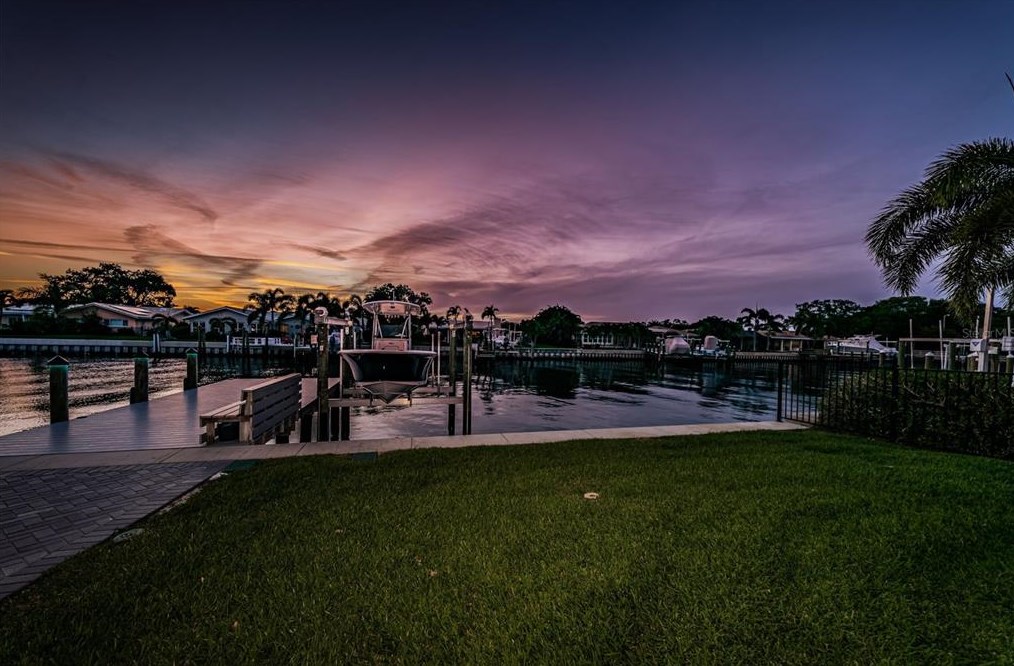 1969 Illinois Ave, Saint Petersburg FL  33703-3421 exterior