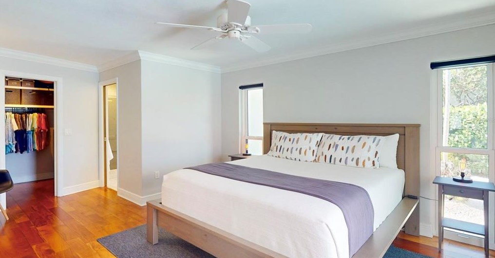 1969 Illinois Ave, Saint Petersburg FL  33703-3421 exterior