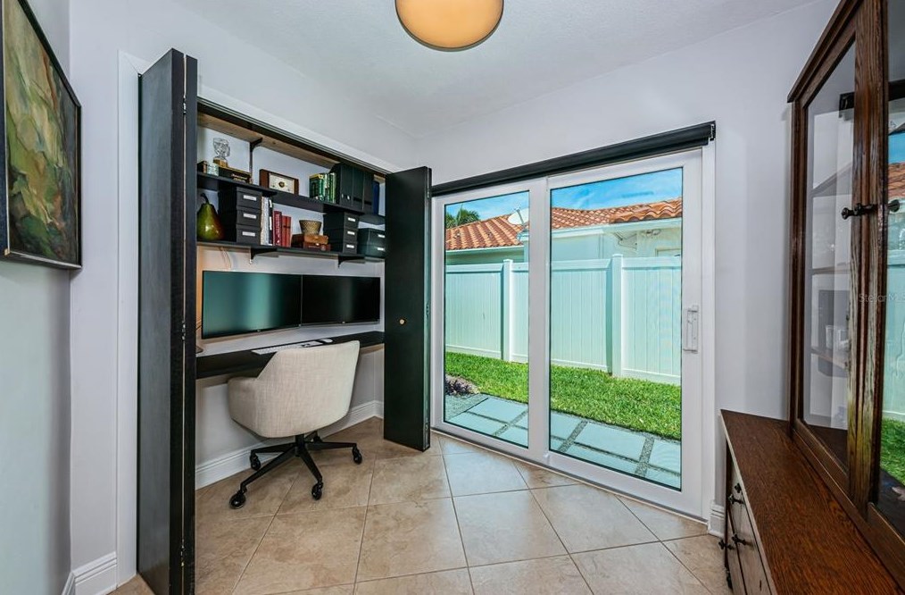 1969 Illinois Ave, Saint Petersburg FL  33703-3421 exterior