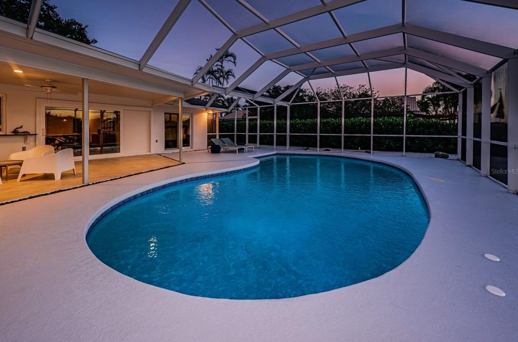 1969 Illinois Ave, Saint Petersburg FL  33703-3421 exterior