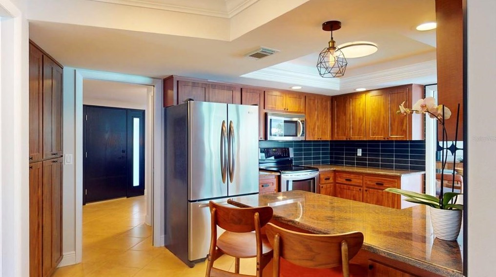 1969 Illinois Ave, Saint Petersburg FL  33703-3421 exterior