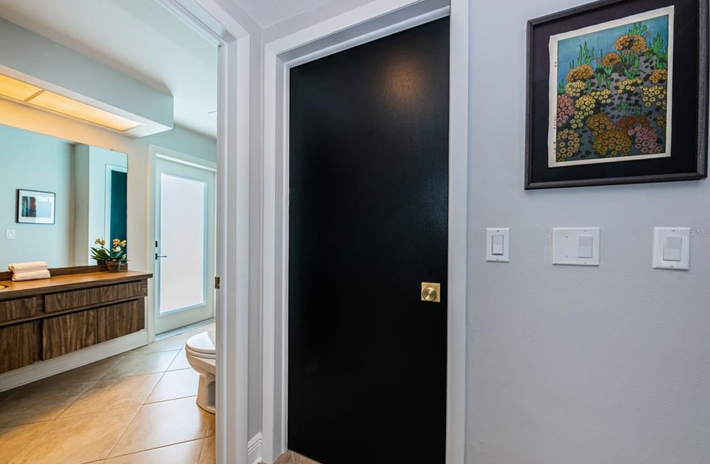 1969 Illinois Ave, Saint Petersburg FL  33703-3421 exterior