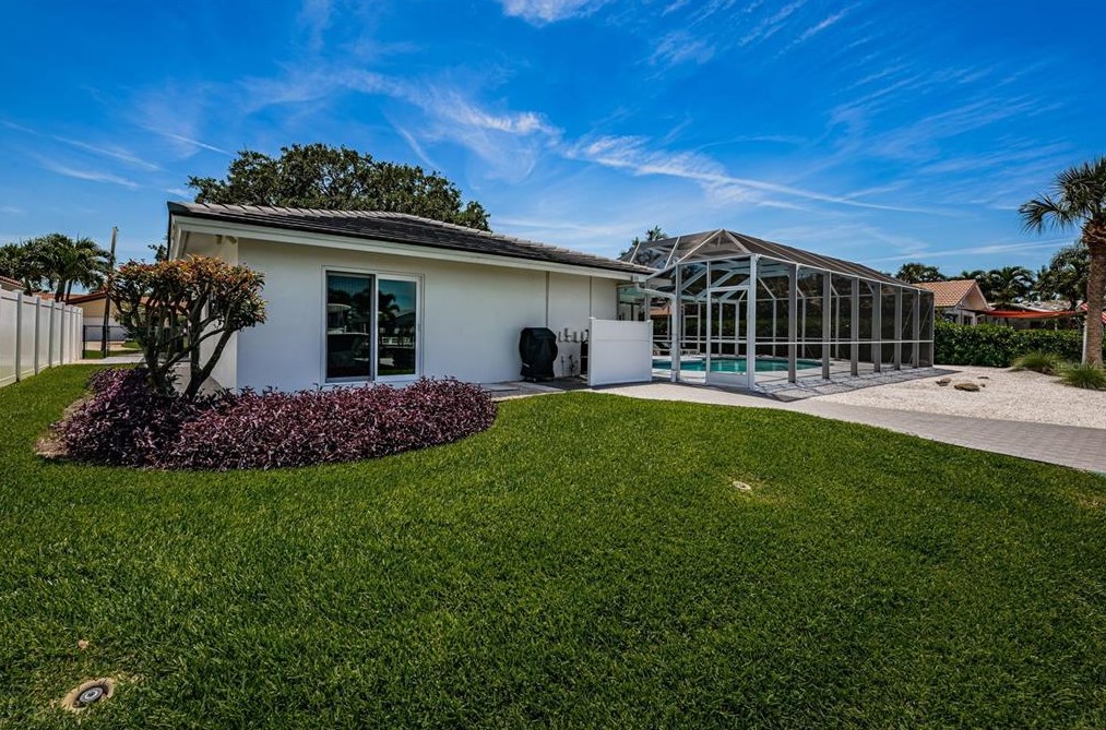 1969 Illinois Ave, Saint Petersburg FL  33703-3421 exterior