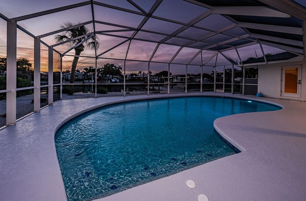 1969 Illinois Ave, Saint Petersburg FL  33703-3421 exterior