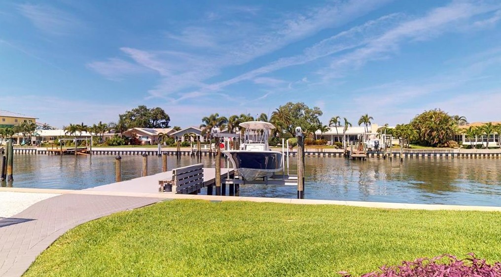 1969 Illinois Ave, Saint Petersburg FL  33703-3421 exterior