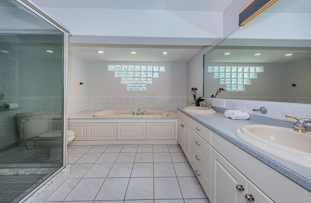 1969 Illinois Ave, Saint Petersburg FL  33703-3421 exterior