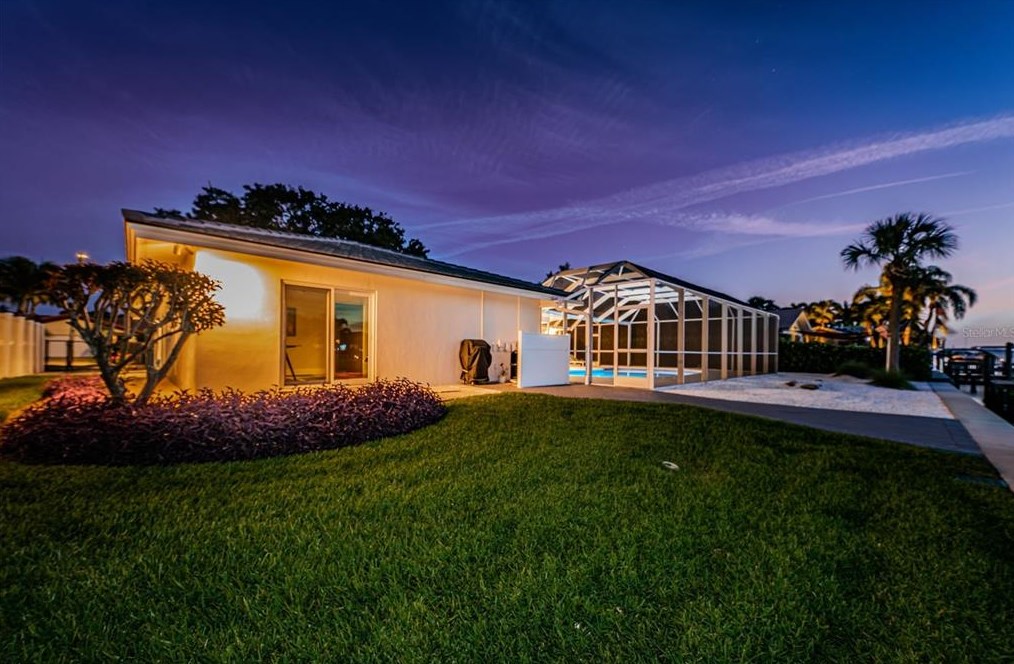 1969 Illinois Ave, Saint Petersburg FL  33703-3421 exterior