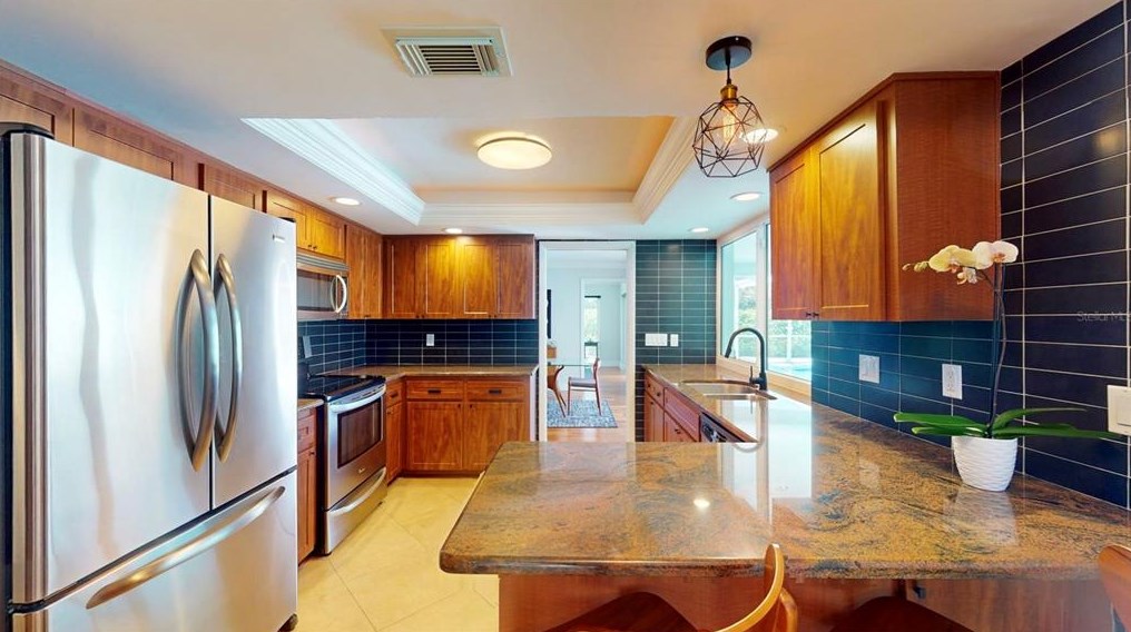 1969 Illinois Ave, Saint Petersburg FL  33703-3421 exterior