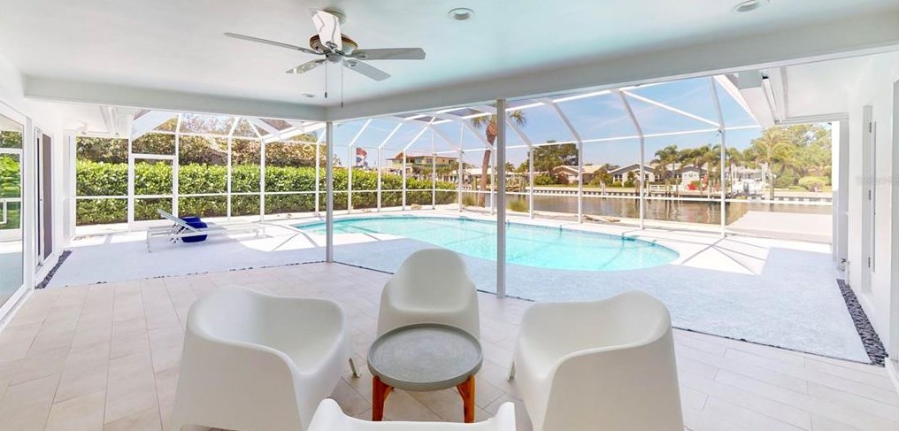 1969 Illinois Ave, Saint Petersburg FL  33703-3421 exterior