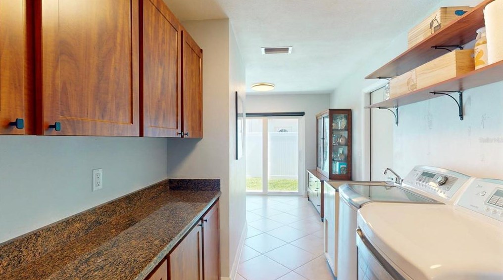 1969 Illinois Ave, Saint Petersburg FL  33703-3421 exterior