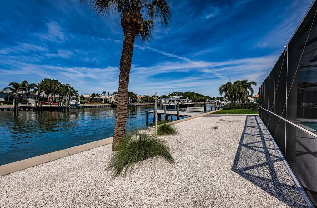 1969 Illinois Ave, Saint Petersburg FL  33703-3421 exterior