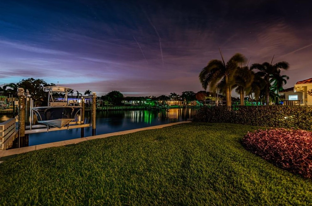 1969 Illinois Ave, Saint Petersburg FL  33703-3421 exterior