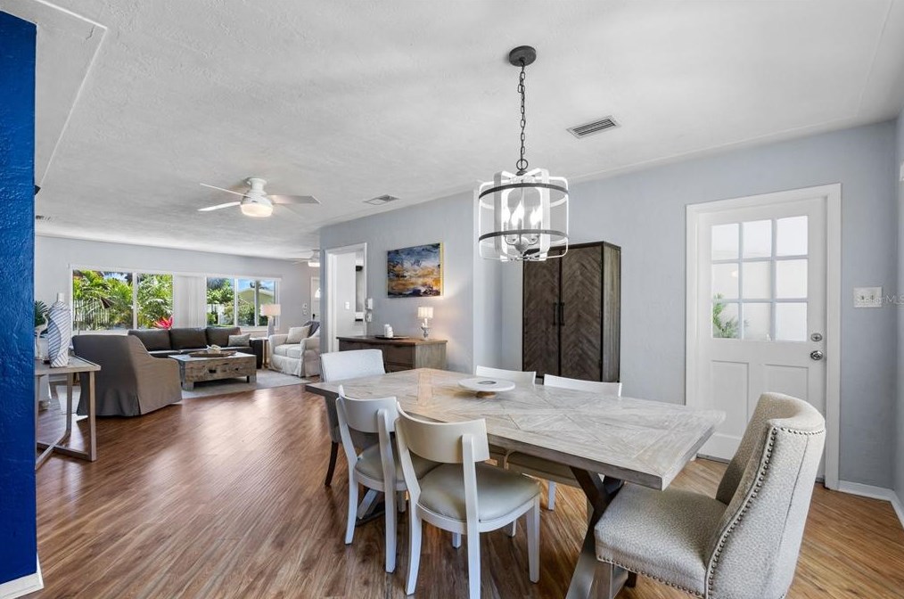 2325 Shr Dr, Saint Petersburg FL  33705-3328 exterior