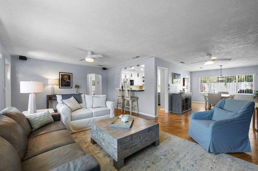 2325 Shr Dr, Saint Petersburg FL  33705-3328 exterior