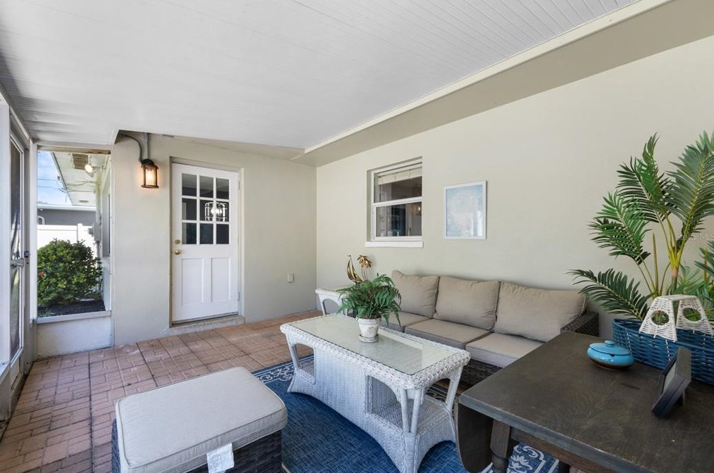 2325 Shr Dr, Saint Petersburg FL  33705-3328 exterior