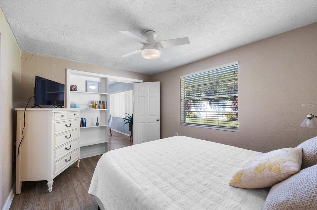 2325 Shr Dr, Saint Petersburg FL  33705-3328 exterior