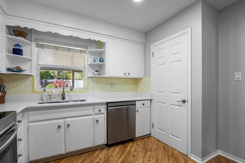 2325 Shr Dr, Saint Petersburg FL  33705-3328 exterior
