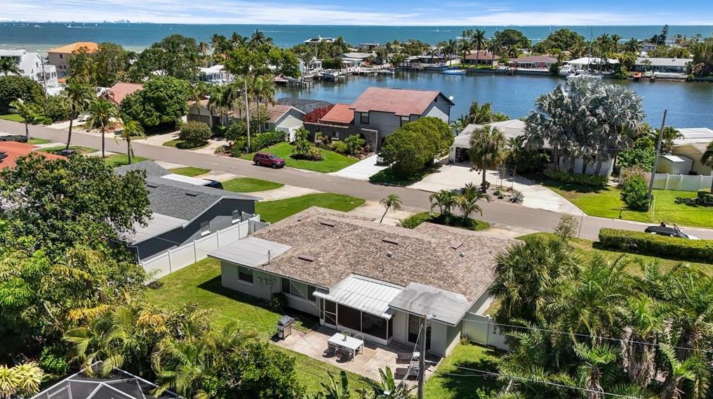 2325 Shr Dr, Saint Petersburg FL  33705-3328 exterior