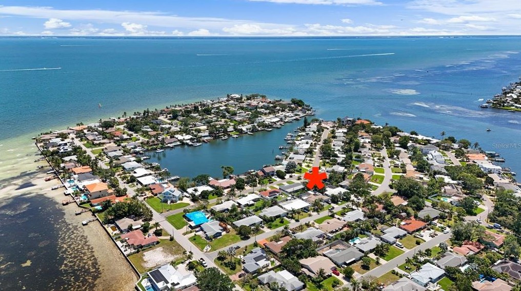 2325 Shore Dr, Saint Petersburg FL  33705-3328 exterior