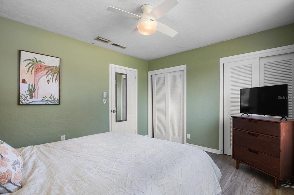 2325 Shr Dr, Saint Petersburg FL  33705-3328 exterior