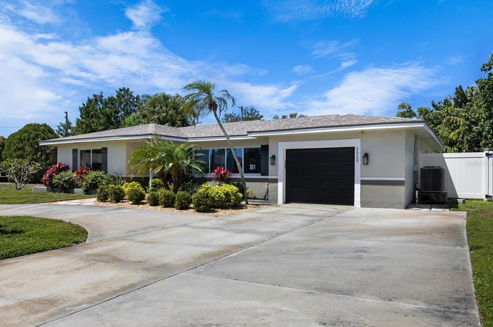 2325 Shr Dr, Saint Petersburg FL  33705-3328 exterior