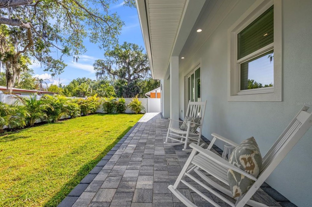 2530 York St, Saint Petersburg FL  33707-5172 exterior