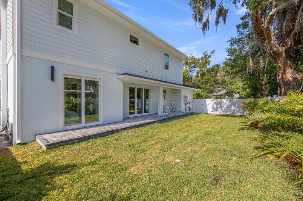 2530 York St, Saint Petersburg FL  33707-5172 exterior