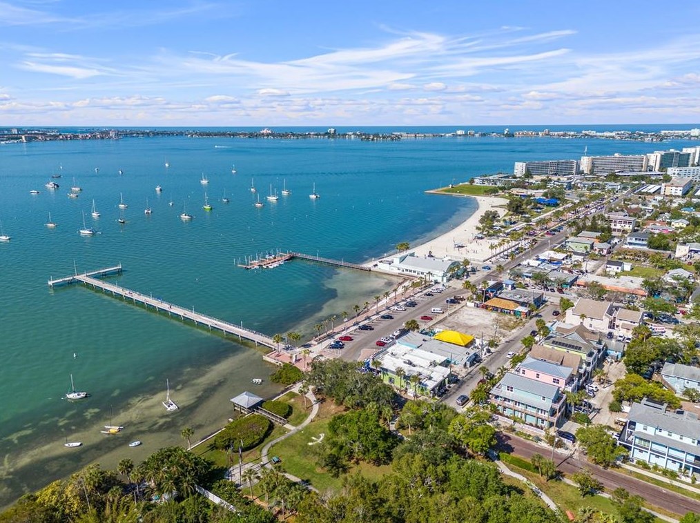 2530 York St, Saint Petersburg FL  33707-5172 exterior