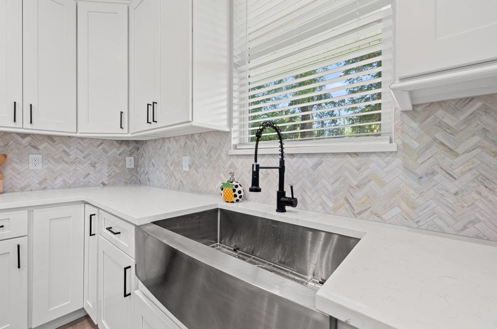 2530 York St, Saint Petersburg FL  33707-5172 exterior