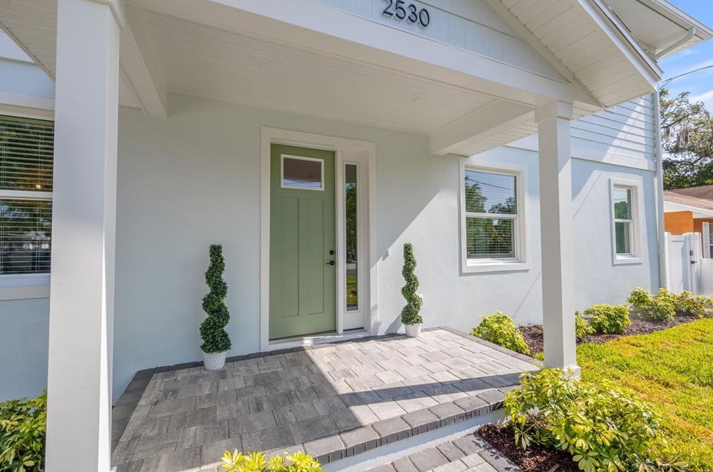 2530 York St, Saint Petersburg FL  33707-5172 exterior