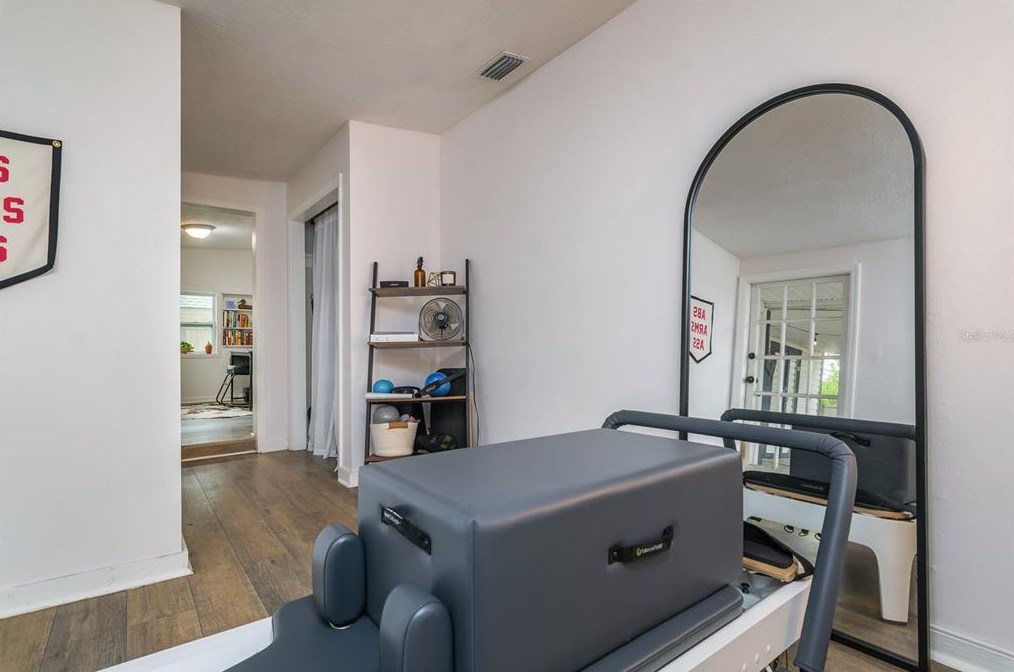 3931 52nd Ave, Saint Petersburg FL  33714-2336 exterior