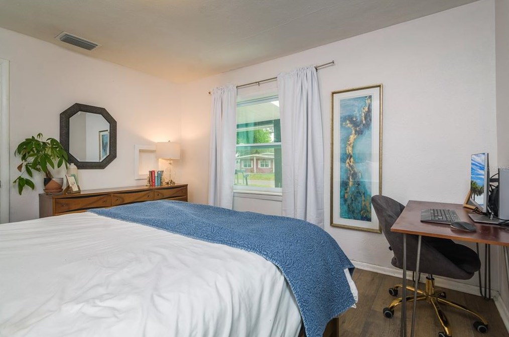 3931 52nd Ave, Saint Petersburg FL  33714-2336 exterior