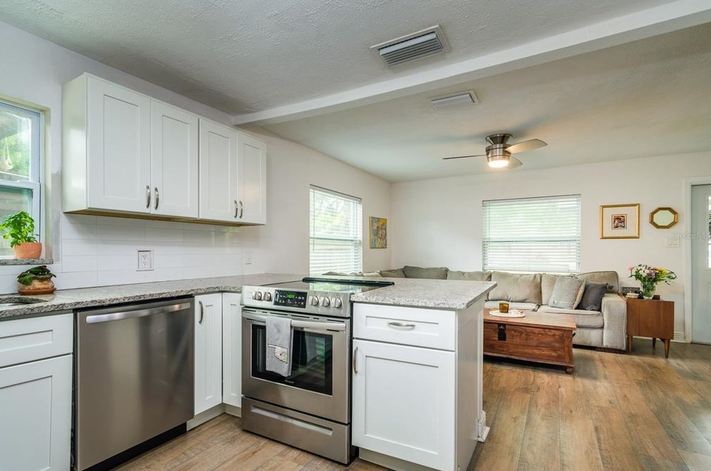 3931 52nd Ave, Saint Petersburg FL  33714-2336 exterior