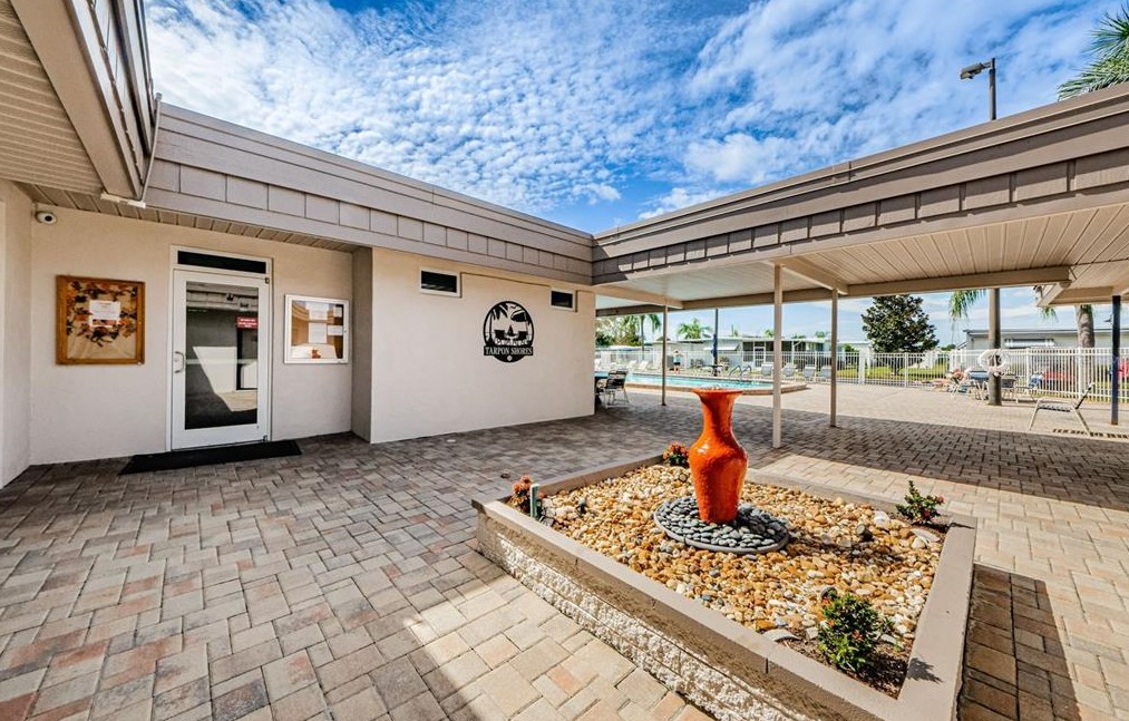 143 Melody Ln, Tarpon Springs FL  34689-5027 exterior