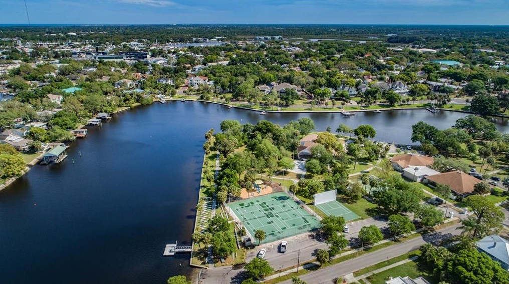 143 Melody Ln, Tarpon Springs FL  34689-5027 exterior