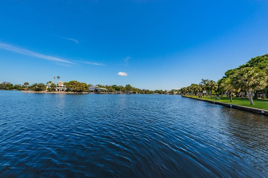 143 Melody Ln, Tarpon Springs FL  34689-5027 exterior
