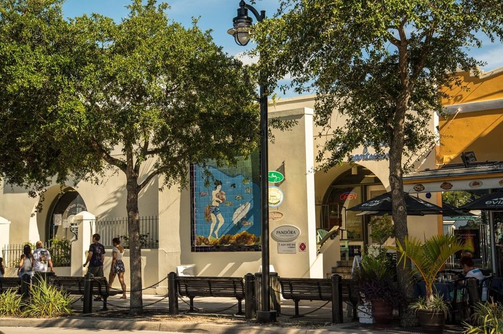 143 Melody Ln, Tarpon Springs FL  34689-5027 exterior