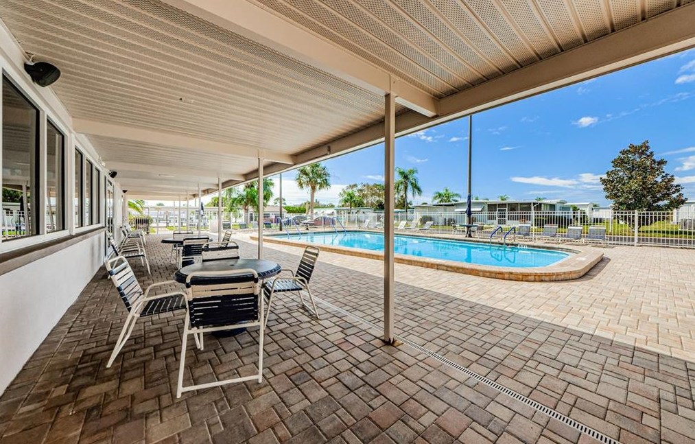 143 Melody Ln, Tarpon Springs FL  34689-5027 exterior