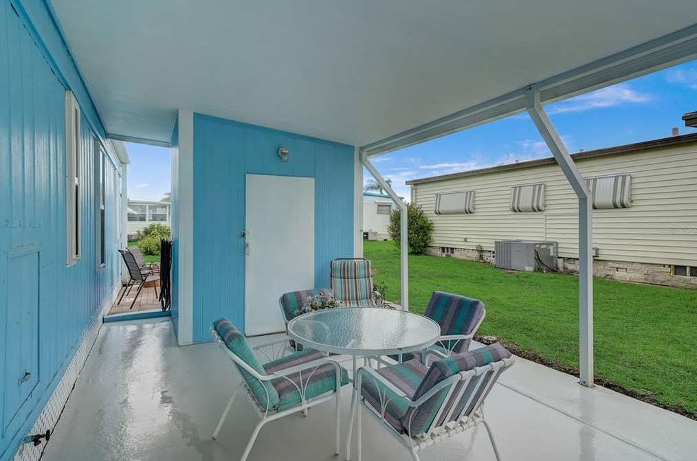 143 Melody Ln, Tarpon Springs FL  34689-5027 exterior