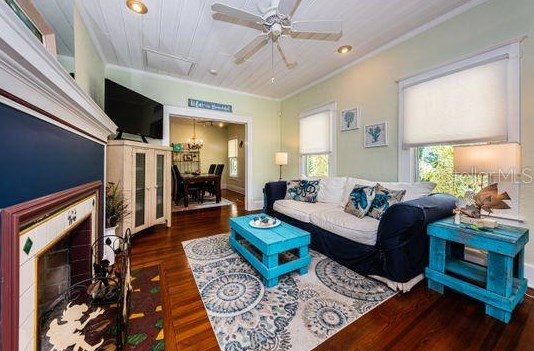 5317 18th Ave, Saint Petersburg FL  33710-5107 exterior