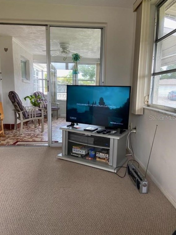 1834 Dartmouth Dr, Tarpon Springs FL  34691-4609 exterior