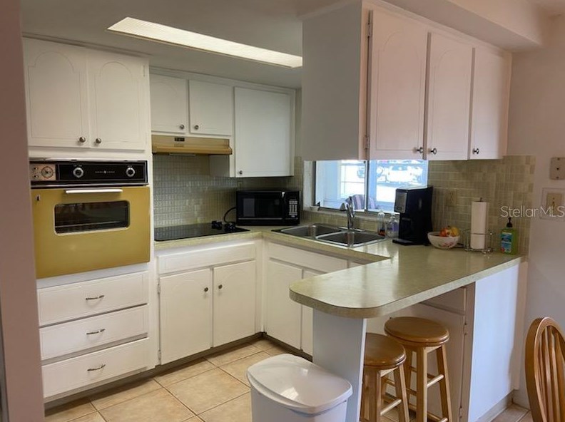 1834 Dartmouth Dr, Tarpon Springs FL  34691-4609 exterior