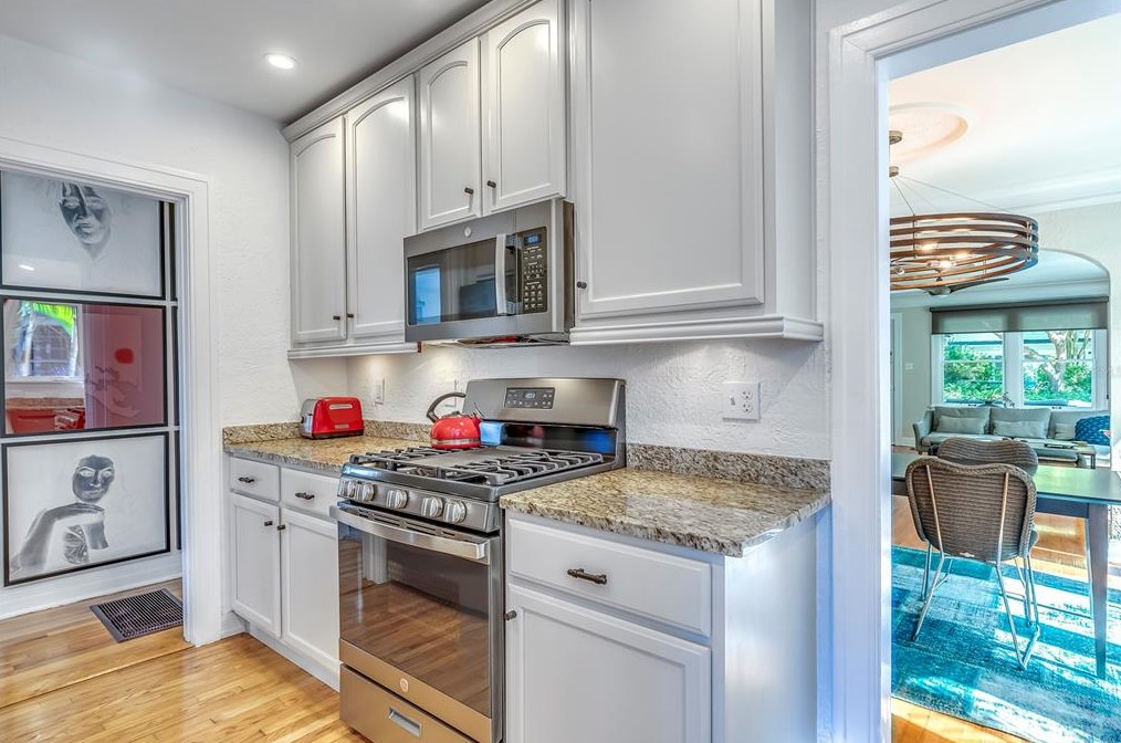 436 13th Ave, Saint Petersburg FL  33701-1126 exterior