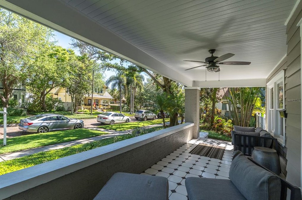436 13th Ave, Saint Petersburg FL  33701-1126 exterior