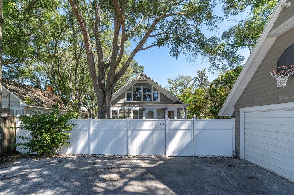 436 13th Ave, Saint Petersburg FL  33701-1126 exterior